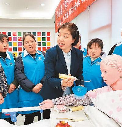 家政服務業(yè)轉向員工制 變革、挑戰(zhàn)與前景